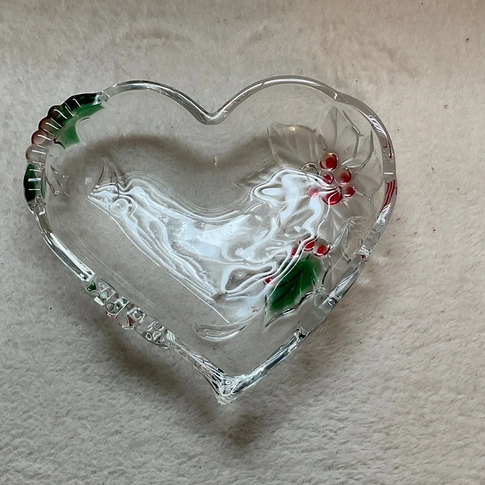 Heart-Shaped Glass Holiday Decor with Red and Green Accents